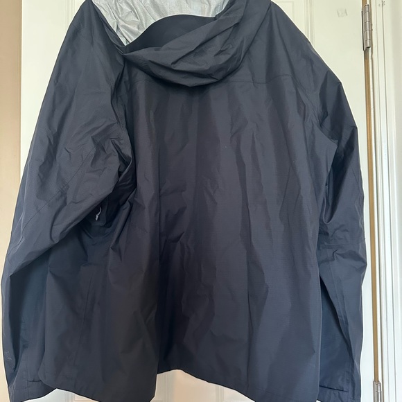Men's REI Black Rain Jacket - Picture 2 of 5